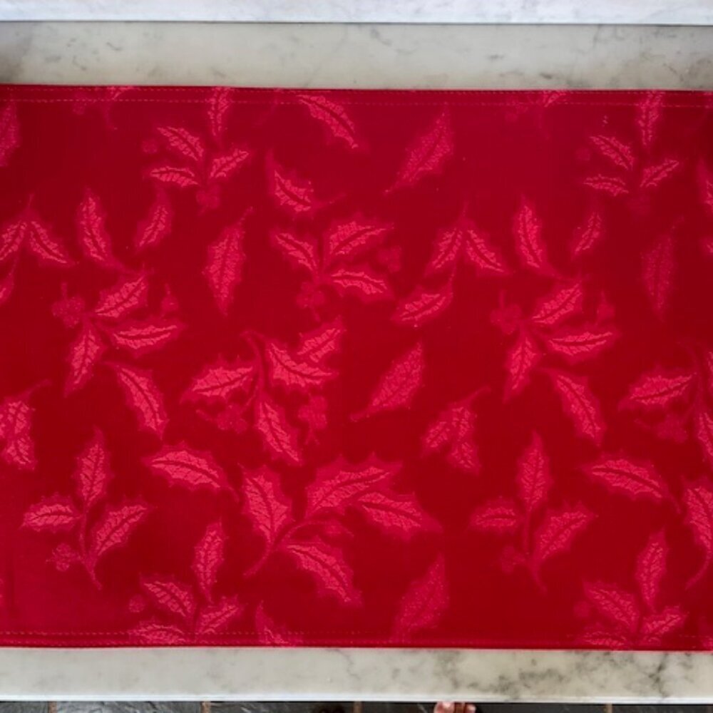 LENOX Holly Jacquard Damask Red Placemats (4) - Picture 9 of 11